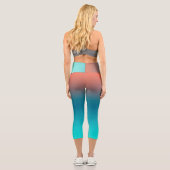 Pastel Pale Turquoise Coral Abstrakte Kunst Capri Leggings (Rückseite)
