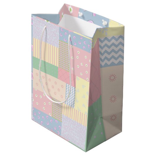 Pastel Patchwork Mittlere Geschenktüte (Rückseite Schrägansicht)