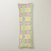 Pastel Patchwork Motif Muster Seitenschläferkissen (Rückseite (Vertikal))