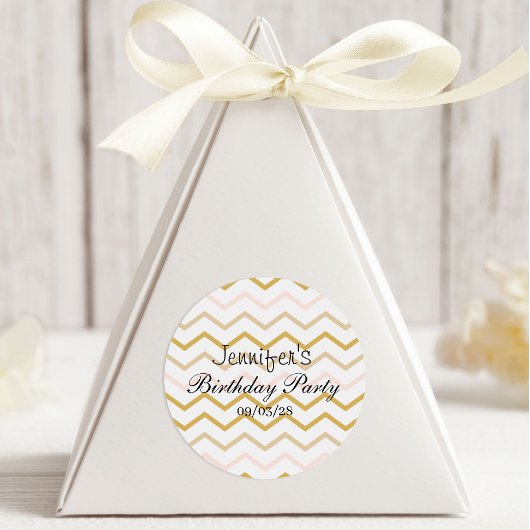 Pastel Peach und Gold Zig Zag Runder Aufkleber