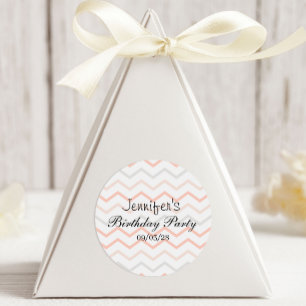 Pastel Peach und Gray Zig Zag Runder Aufkleber