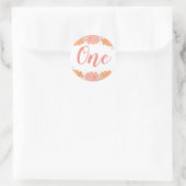 Pastel Peach und Orange Floral Baby's 1. Geburtsta Runder Aufkleber (Tasche)