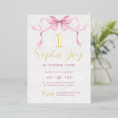 Pastel Pink Bow & Elegante Gold Script Geburtstag Folieneinladung (Stehend vorne)