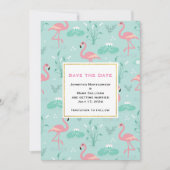 Pastel Pink Flamingos auf grüner Patternhochzeit Save The Date (Vorderseite)