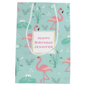 Pastel Pink Flamingos Green Pattern Geburtstag Mittlere Geschenktüte (Rückseite)