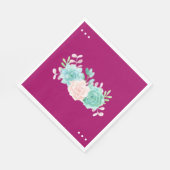 Pastel Pink & Green Floral Bouquet auf der Magenta Serviette (Ecke)