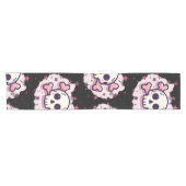 Pastel Pink Skull and Crossbones Kurzer Tischläufer (Horizontal)