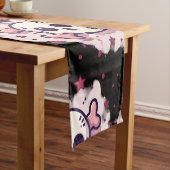 Pastel Pink Skull and Crossbones Kurzer Tischläufer (Beispiel)