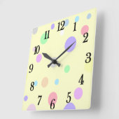 Pastel Polka Dot Pattern Quadratische Wanduhr (Winkel)