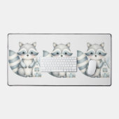 Pastel Raccoon Cottage Neutral Woodland Scene Schreibtischunterlage (Tastatur & Maus)