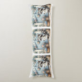 Pastel Raccoon Letter Garden Seitenschläferkissen (Vorderseite Vertikal)