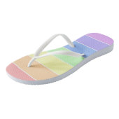 Pastel Rainbow Colorful Stripes Pattern Sommer Badesandalen (Schrägansicht)