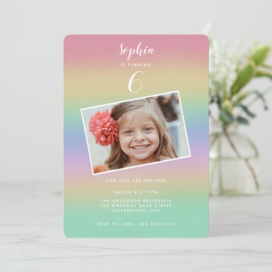 Pastel Rainbow Gradient Kindergeburtstag Einladung (Stehend Vorderseite)