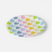 Pastel Rainbow Hearts Pappteller (Schrägansicht)