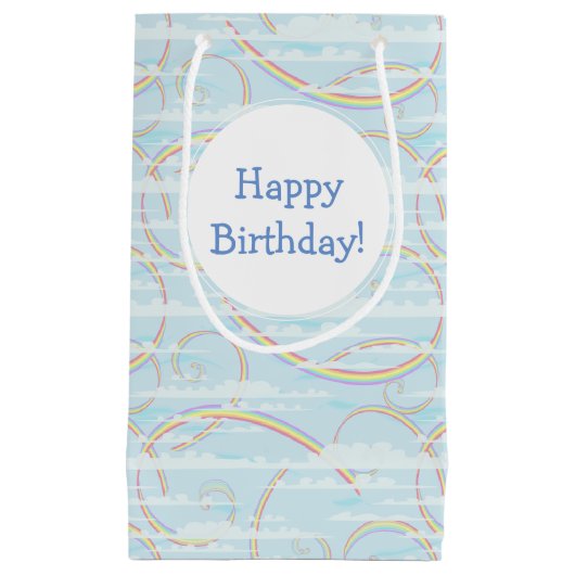 Pastel Rainbow in Blue Sky mit weißen Wolken Kleine Geschenktüte (Vorderseite)