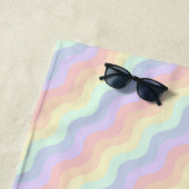 Pastel Rainbow Waves Strandtuch (Beispiel)