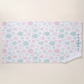 Pastel Raindrops Monogram Beach Handtuch (Vorderseite)