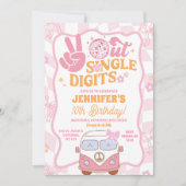 Pastel Retro Peace Out Geburtstagspartei Einladung (Vorderseite)