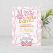 Pastel Retro Peace Out Geburtstagspartei Einladung (Stehend Vorderseite)