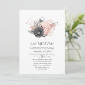Pastel Rosa und Holzkohle Bat Mitzvah Einladung (Stehend Vorderseite)