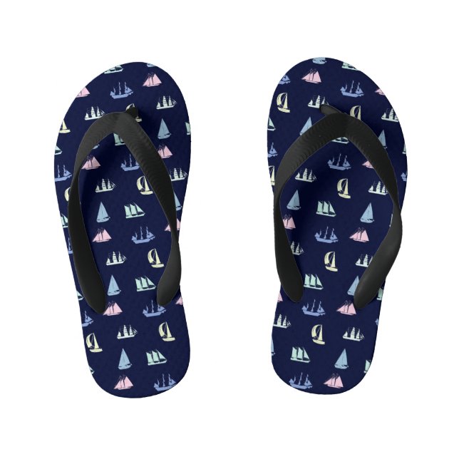 Pastel Sailboat Pattern in Midnight Blue Kinderbadesandalen (Fußbett)