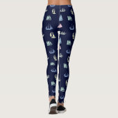 Pastel Sailboat Pattern in Midnight Blue Leggings (Rückseite)