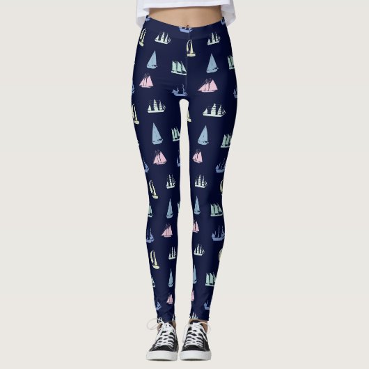 Pastel Sailboat Pattern in Midnight Blue Leggings (Vorderseite)