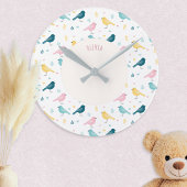 Pastel Scandi Birds Pattern Custom Name Nursery Runde Wanduhr