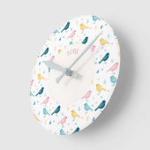 Pastel Scandi Birds Pattern Custom Name Nursery Runde Wanduhr (Winkel)