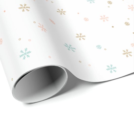 Pastel Snowflakes Tan Coral Rose und Aquamarin Geschenkpapier (Rolleneckpunkt)