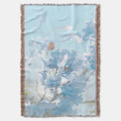 Pastel Soft Blue Jacaranda Blume Blüten Decke (Vorderseite Vertikal)