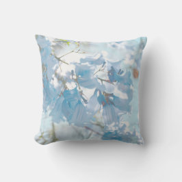 Pastel Soft Blue Jacaranda Blume Blüten Kissen