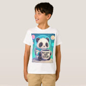 Pastel Space Panda Astronaut mit Kaffee T-Shirt (Vorne ganz)