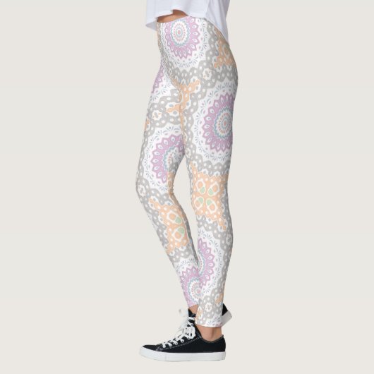 Pastel Spring Mandala Muster in Soft Symmetrie Leggings (Links)