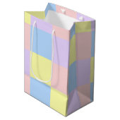 Pastel Spring Schachbretts Mittlere Geschenktüte (Vorderseite Schrägansicht)