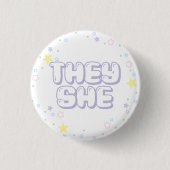 Pastel Star Confetti Sie Pronouns Button (Vorderseite)