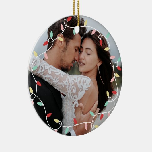 Pastel String Lights 1. Weihnachten als Mr. & Mrs. Keramik Ornament (Rechts)