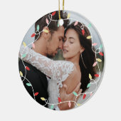 Pastel String Lights 1. Weihnachten als Mr. & Mrs. Keramik Ornament (Links)