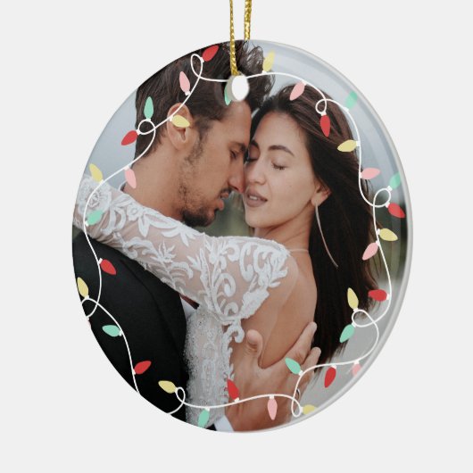 Pastel String Lights 1. Weihnachten als Mr. & Mrs. Keramik Ornament (Links)