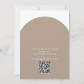 Pastel taupe moderne Typografie Bogen Hochzeit + Q Einladung (Rückseite)