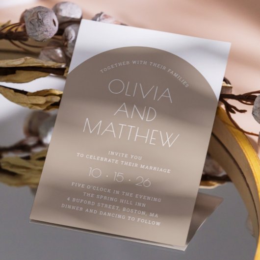 Pastel taupe moderne Typografie Bogen Hochzeit + Q Einladung