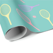 Pastel Tennis Rackets mit Tennisball auf Grün Geschenkpapier (Rolleneckpunkt)