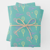 Pastel Tennis Rackets mit Tennisball auf Grün Geschenkpapier Set (Beispiel)