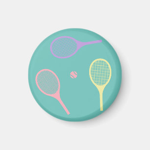 Pastel Tennis Rackets mit Tennisball auf Grün Magnet