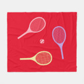 Pastel Tennis Rackets mit Tennisball auf Rot Fleecedecke (Vorderseite (Horizontal))