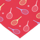 Pastel Tennis Rackets mit Tennisball auf Rot Kurzer Tischläufer (Ecke)