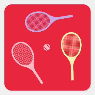 Pastel Tennis Rackets mit Tennisball auf Rot Quadratischer Aufkleber