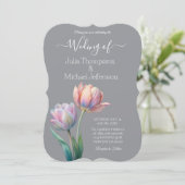 Pastel Tulip Wedding Suite Elegante Typografie Einladung (Stehend Vorderseite)