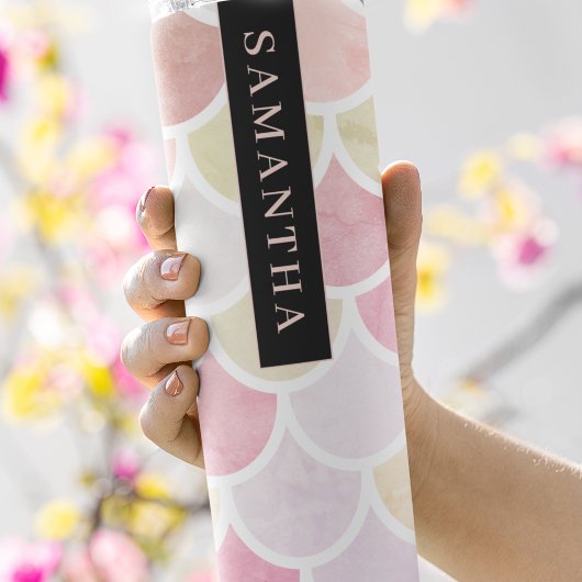 Pastel Watercolor Mermaid-Skalenmuster mit Namen Thermosbecher