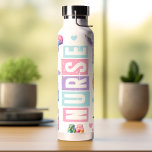 Pastel Watercolor Nurse Trinkflasche<br><div class="desc">Bleibe hydratisiert und zeige Deinen Pflegestolz mit dieser wunderschönen Wasserflasche. Das weiche Pastelldesign zeichnet sich durch eine beruhigende Aquarellwäsche und ein charmantes Caduceus Symbol aus, das das Herz der Gesundheitsfürsorge darstellt. Diese rostfreie Edelstahlflasche behalte stundenlang kalte Getränke, perfekt für lange Verschiebungen oder geschäftige Tage unterwegs. Ein nachdenkliches Geschenk für sich...</div>